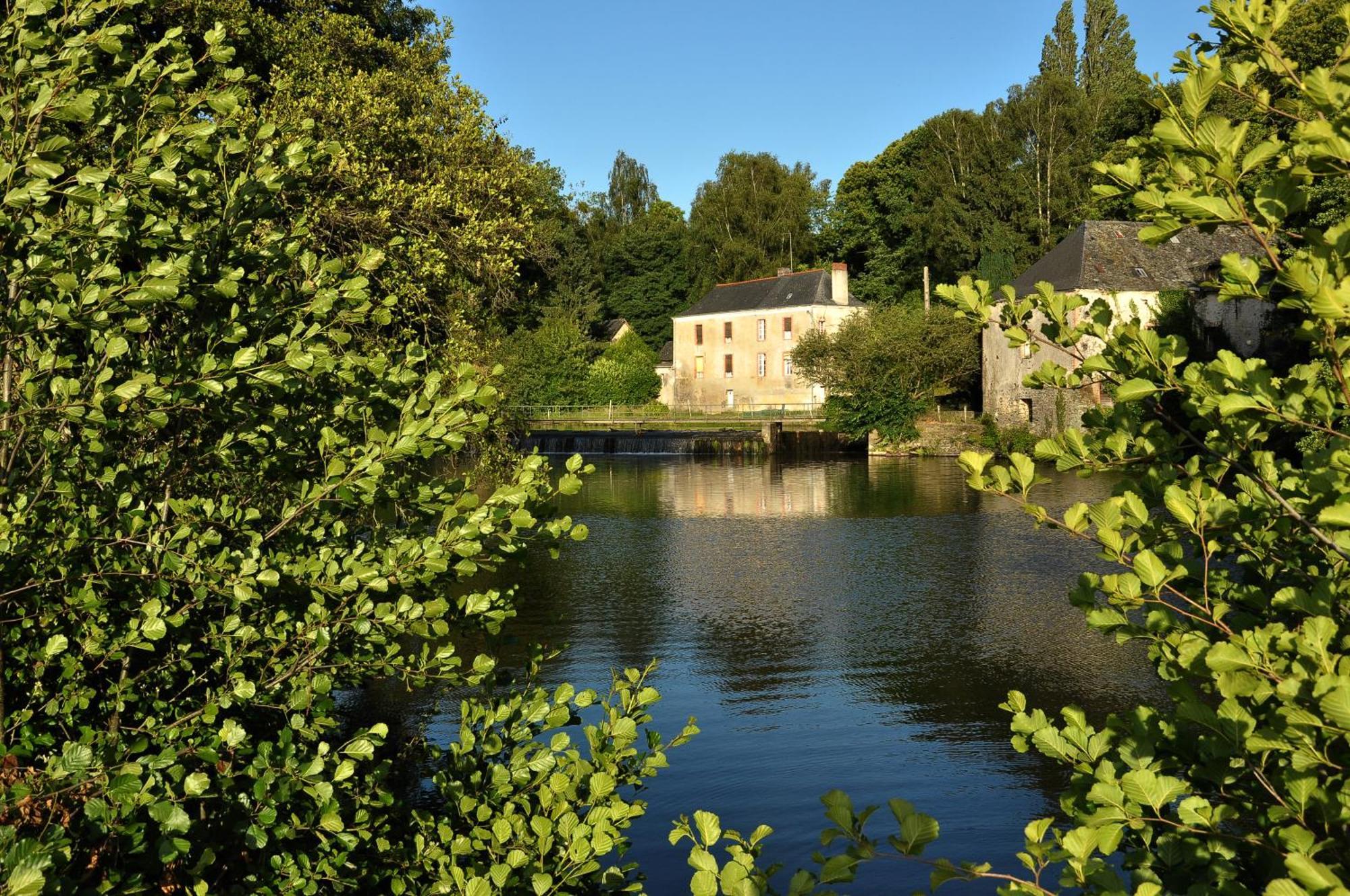 Grange Du Plessis Bed and Breakfast Segré Exteriör bild